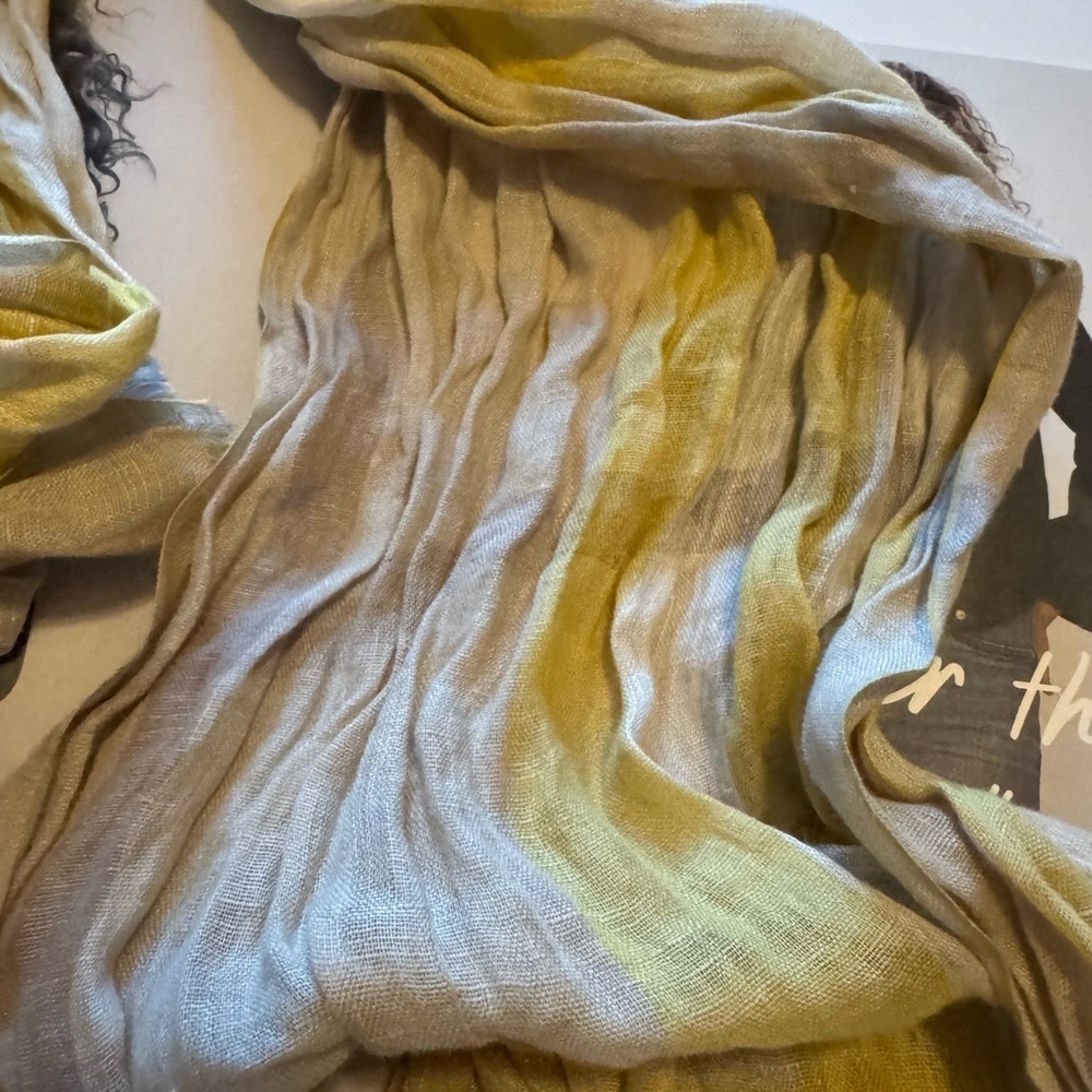 💯 % AUTHENTIC Burberry Linen Scarf in Beige and Yellow hues - Picture 2 of 4